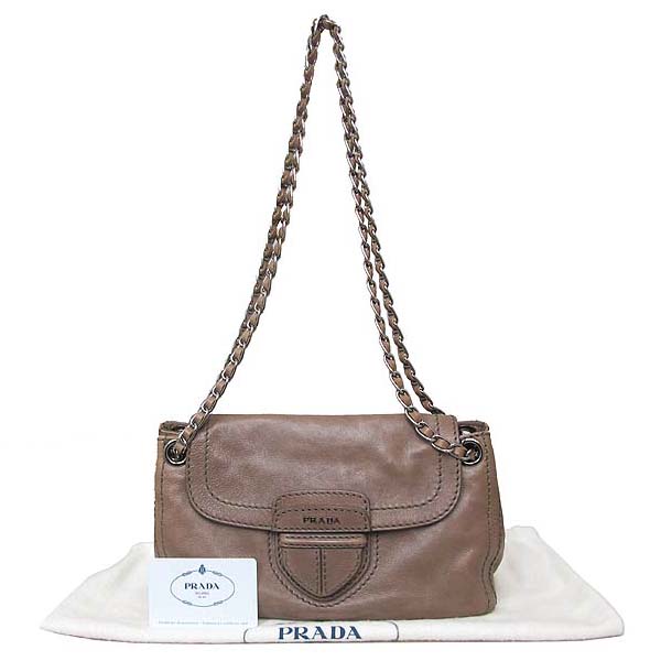 �����  �����