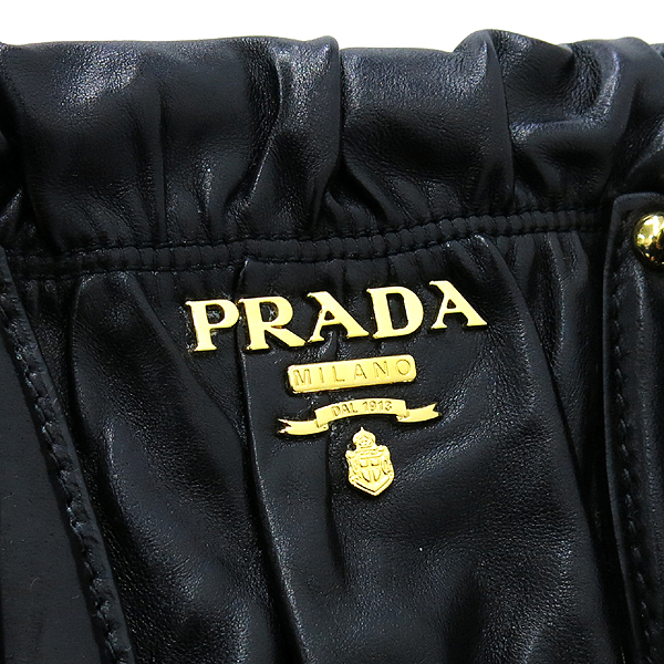 Prada(�����) BN1336 NAPPA GAUFRE NERO ����Ų ���� ������ ����ΰ� ��Ʈ�� + �����Ʈ�� 2WAY �̹���4 - ���̺��� �߰���ǰ