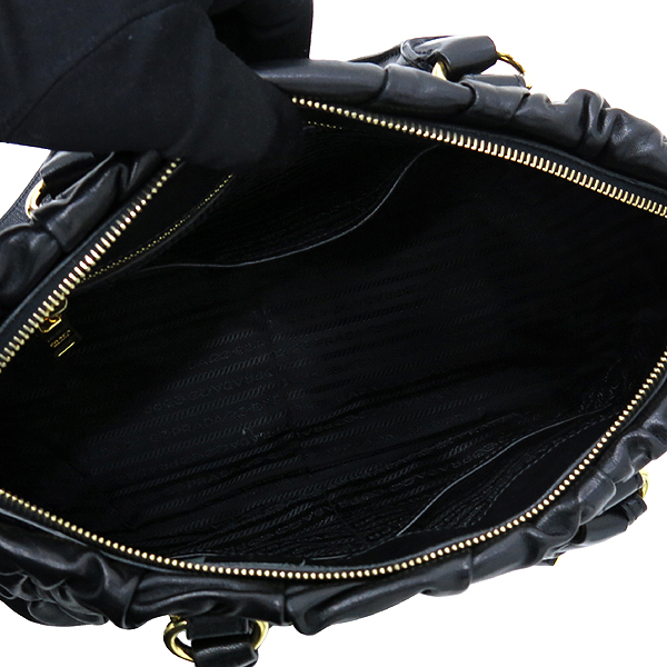 Prada(�����) BN1336 NAPPA GAUFRE NERO ����Ų ���� ������ ����ΰ� ��Ʈ�� + �����Ʈ�� 2WAY �̹���7 - ���̺��� �߰���ǰ