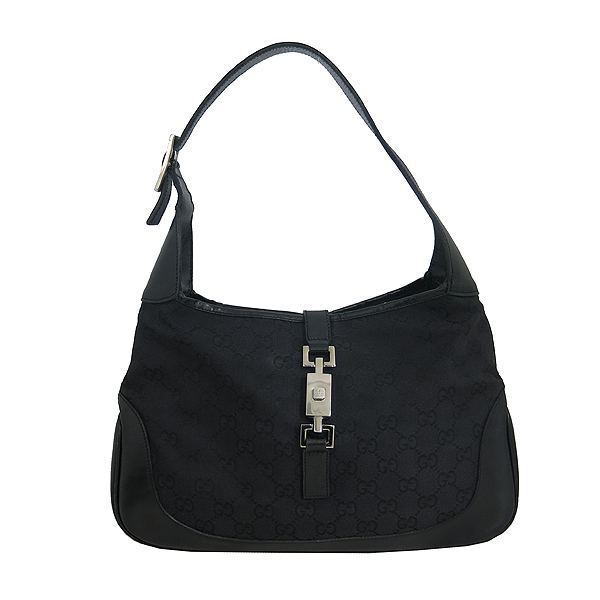 ����  �����