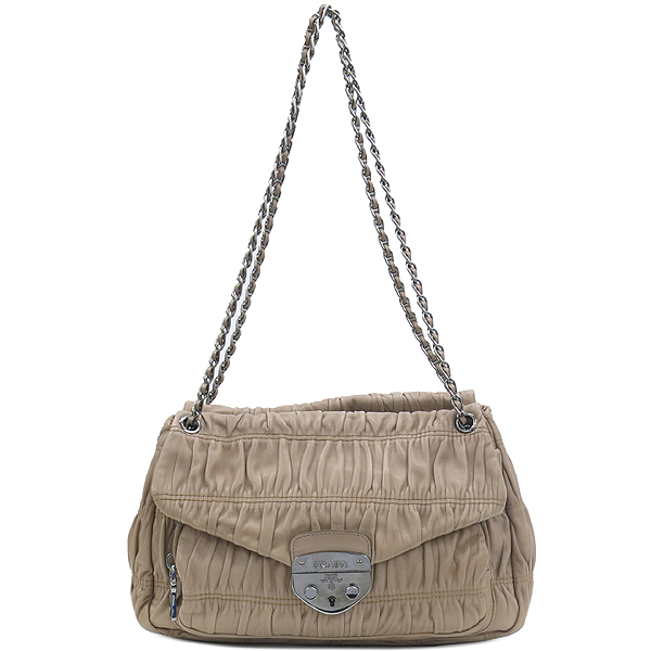 �����  �����