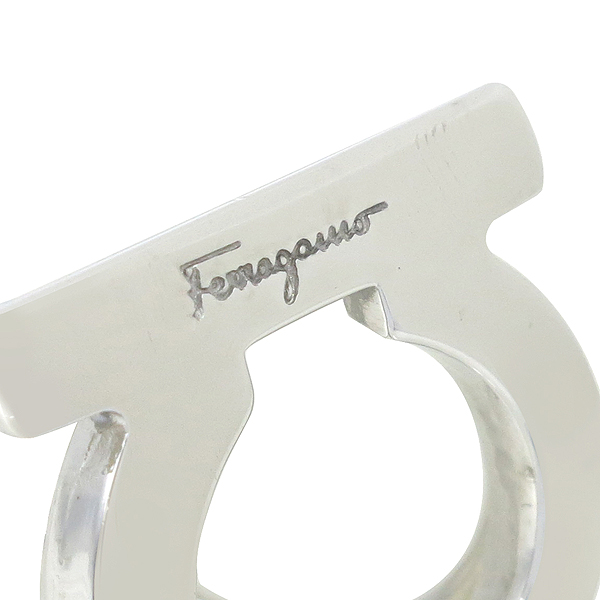 Ferragamo(��󰡸�) ���� ��ġ�� ��ī���� �̹���4 - ���̺��� �߰���ǰ