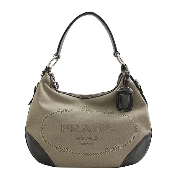 �����  �����