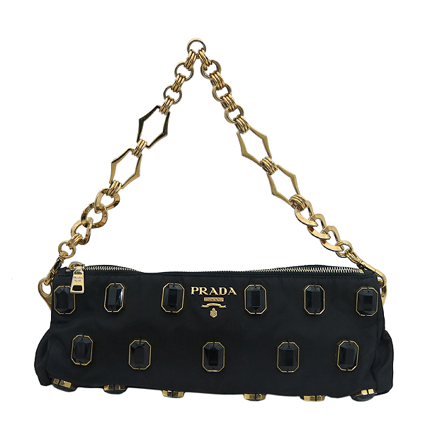 �����  �����