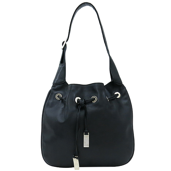 ����  �����