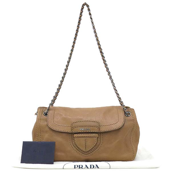 �����  �����