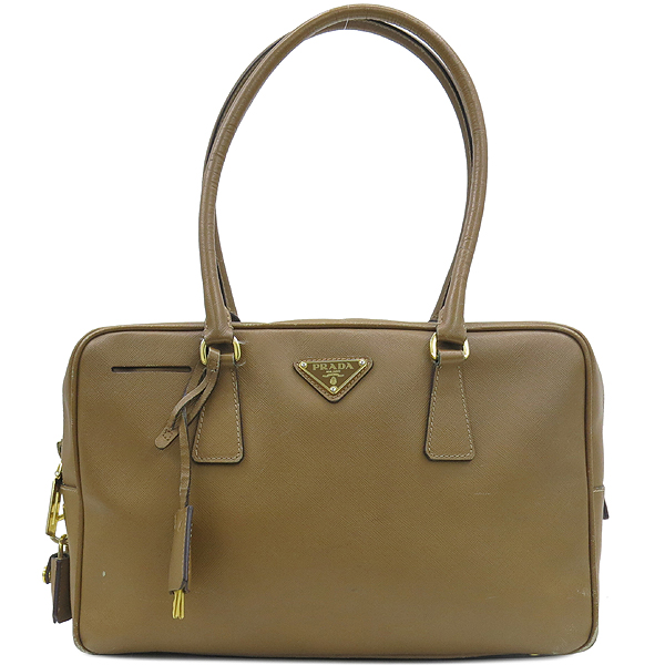 �����  �����