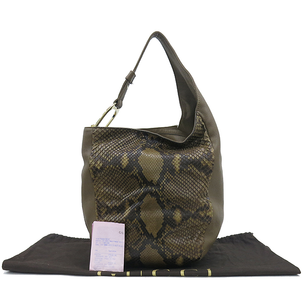 ����  �����