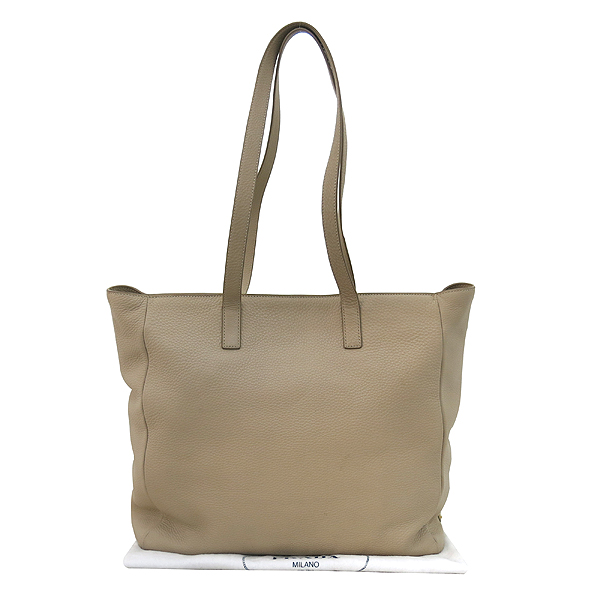 �����  �����