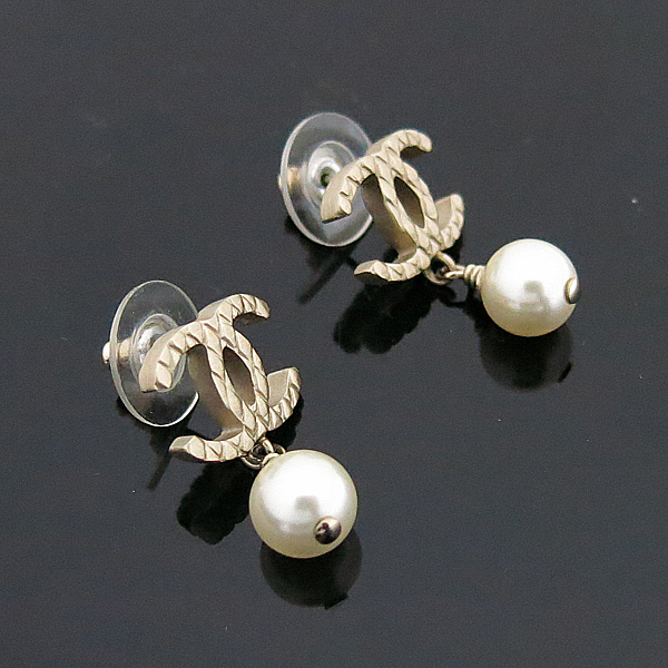 ����  �Ͱ���