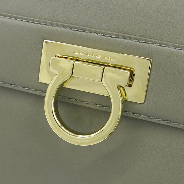 Ferragamo(��󰡸�) 21 A896 ���Ǿ� ��ũ���������� ��ġ�� ����ΰ� �� ��� ��Ʈ�� + �����Ʈ�� 2WAY �̹���3 - ���̺��� �߰���ǰ