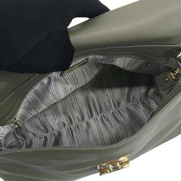 Ferragamo(��󰡸�) 21 A896 ���Ǿ� ��ũ���������� ��ġ�� ����ΰ� �� ��� ��Ʈ�� + �����Ʈ�� 2WAY �̹���5 - ���̺��� �߰���ǰ