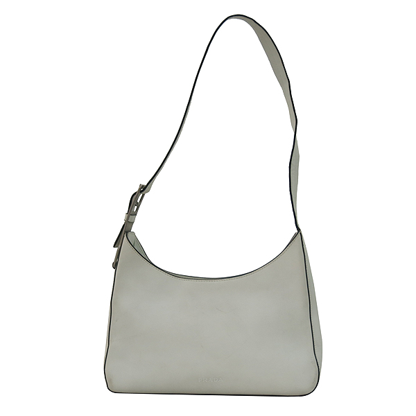 �����  �����