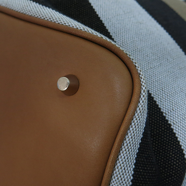 Burberry(������) 39457421 SUSANNA BIN(���ܳ�) �Ͽ콺 üũ �к긯 ȣ�� 2WAY + ���� �Ŀ�ġ [�λ꼾�Һ���] �̹���5 - ���̺��� �߰���ǰ