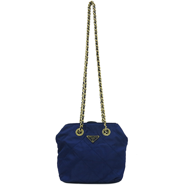 �����  �����