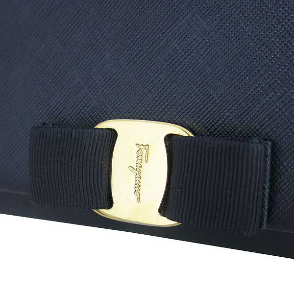 Ferragamo(��󰡸�) 22 B558 ���� ���ǾƳ� ���� ��� ���� ü�� ũ�ν��� [���빮��] �̹���4 - ���̺��� �߰���ǰ