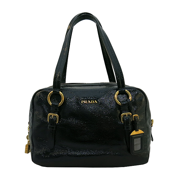 �����  �����