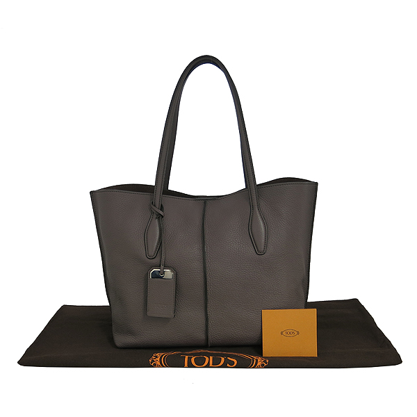 ����  �����