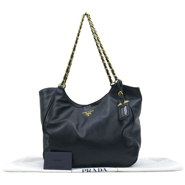 �����  �����