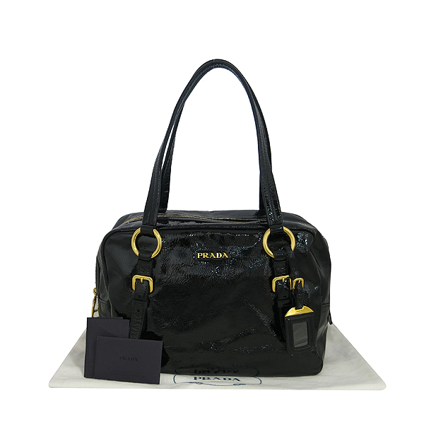 �����  �����