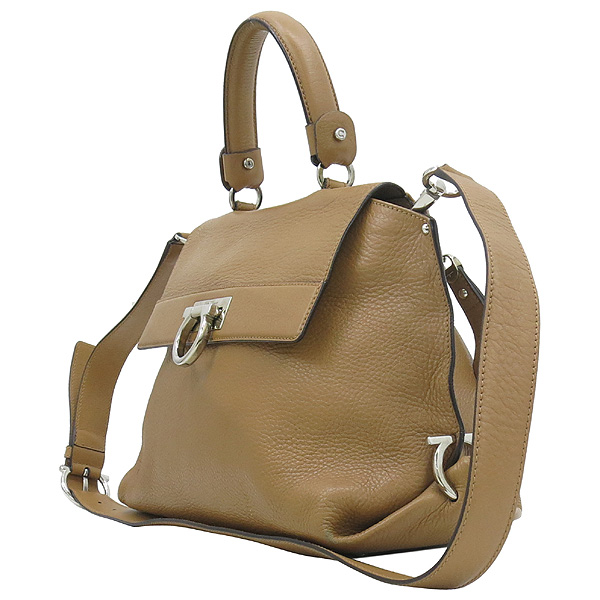 Ferragamo(��󰡸�) 21 A896 ���Ǿ� ����� ��ġ�� ����ΰ� �� ��� ��Ʈ�� + �����Ʈ�� 2WAY �̹���3 - ���̺��� �߰���ǰ