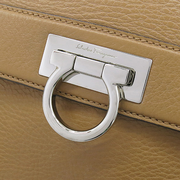 Ferragamo(��󰡸�) 21 A896 ���Ǿ� ����� ��ġ�� ����ΰ� �� ��� ��Ʈ�� + �����Ʈ�� 2WAY �̹���4 - ���̺��� �߰���ǰ