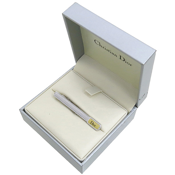 Dior(ũ����î���) ���� DIOR �ΰ� ��� ��Ÿ���� �̹���2 - ���̺��� �߰���ǰ