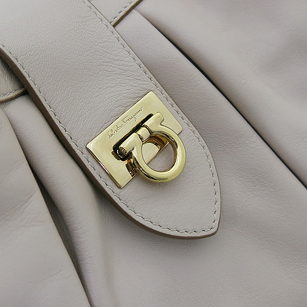 Ferragamo(��󰡸�) 21 D231 ���� ��ġ�� �ΰ� ��� �ε���ũ ���� ����� [�λ꼾�Һ���] �̹���4 - ���̺��� �߰���ǰ