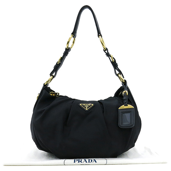 �����  �����