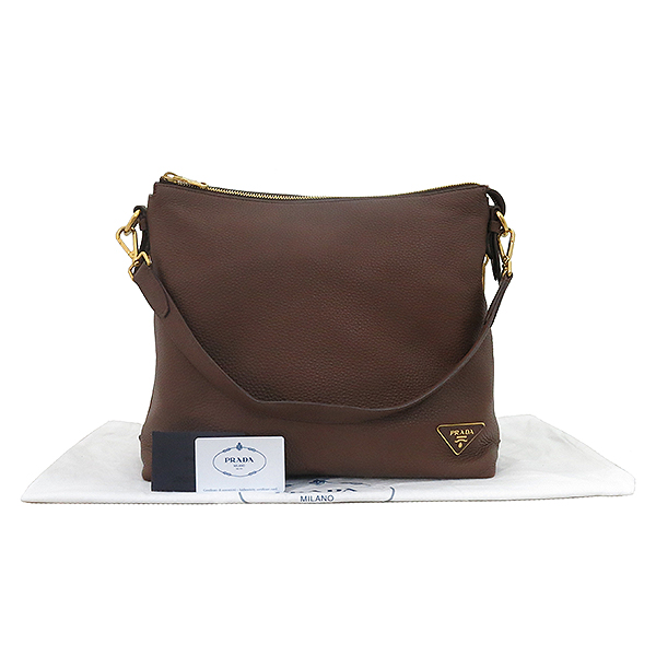 �����  �����