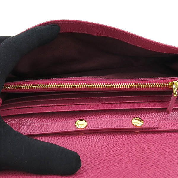 Prada(�����) 1M1290 ��� ��Ż �ΰ� ��ũ SAFFIANO(���ǾƳ�) ������ + ü�� ��Ʈ�� �̹���4 - ���̺��� �߰���ǰ