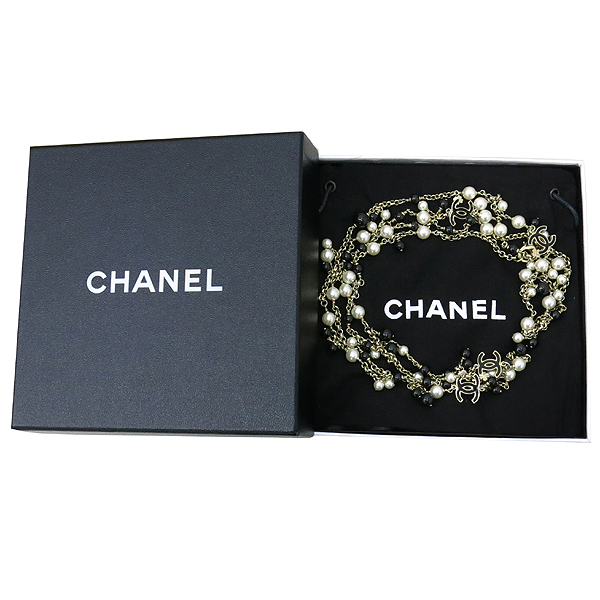 ����  �����