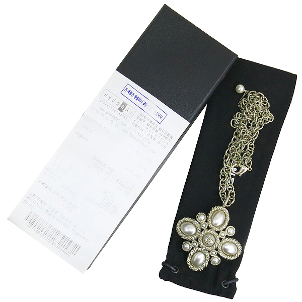 ����  �����