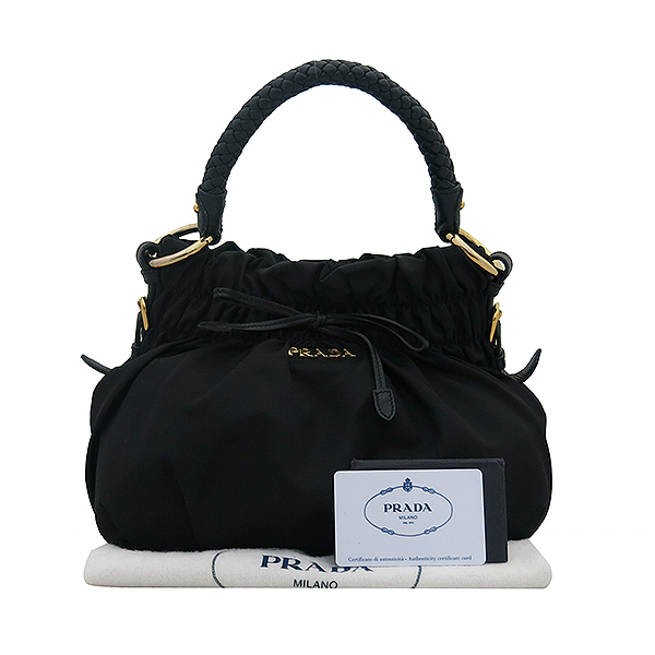 �����  �����