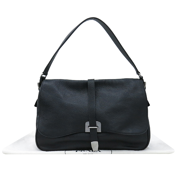 �����  �����