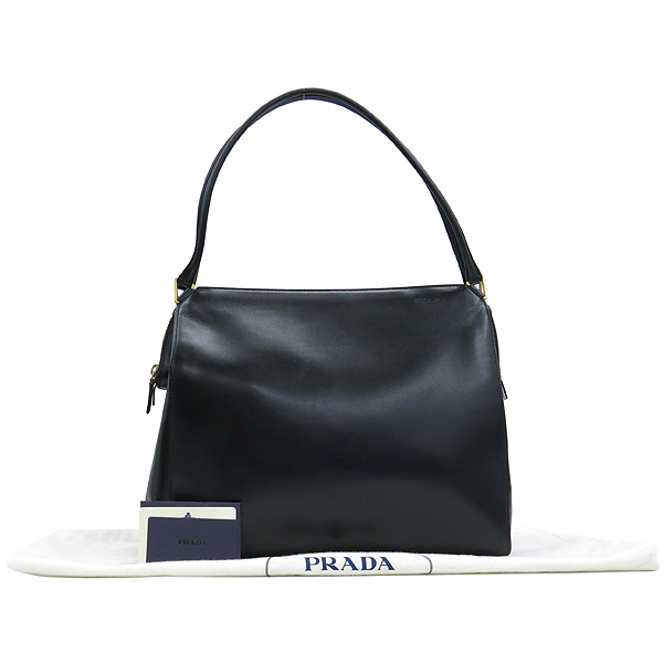 �����  �����