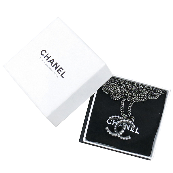 ����  �����