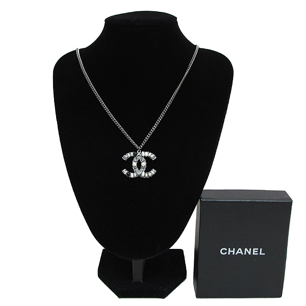 ����  �����