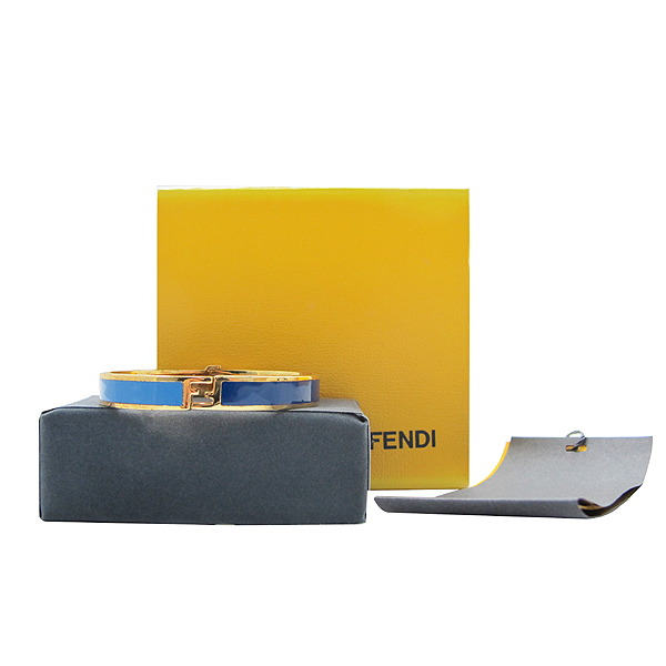 ���  ����