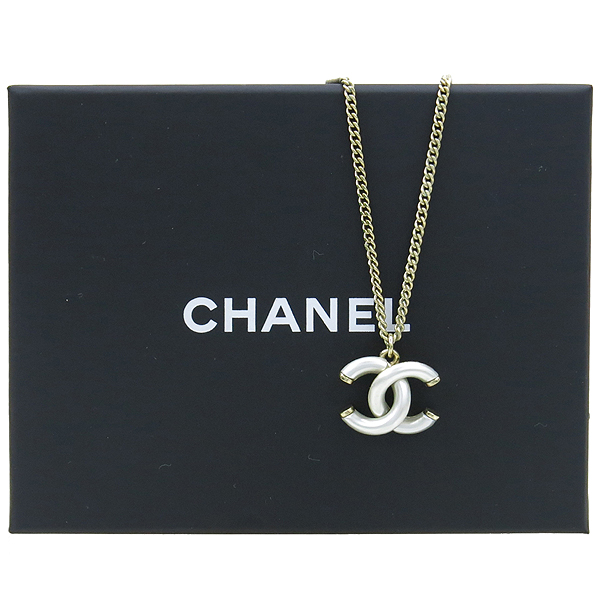 ����  �����