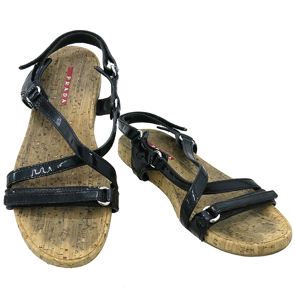 �����  ����