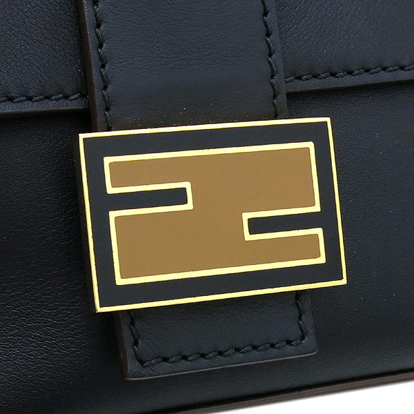 Fendi(���) 8BR600 FF �ΰ� ��Ŭ ���� ���ڷ� ���� �ٰ�Ʈ ����� + ũ�ν��� + �����ſ� �̹���3 - ���̺��� �߰���ǰ