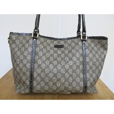 ����  �����