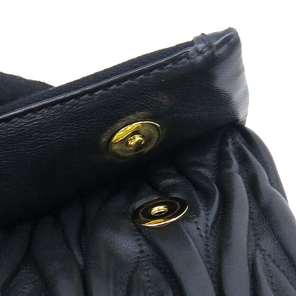 MiuMiu(�̿�̿�) 5BF385 ���� �ΰ� ���� ����Ų Ŭ��ġ�� ũ�ν��� �̹���5 - ���̺��� �߰���ǰ