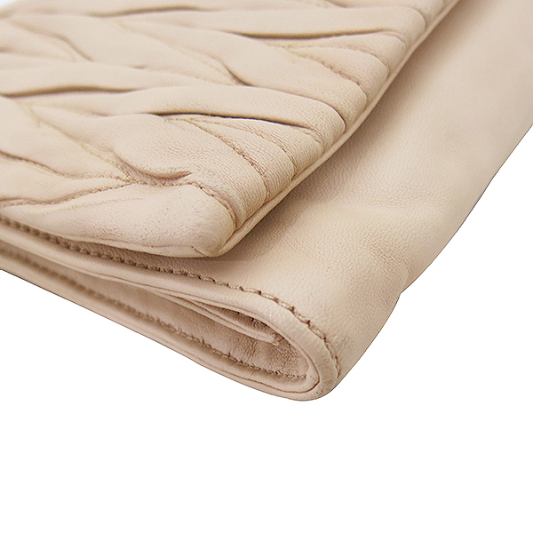 MiuMiu(�̿�̿�) RPZ265 MATELASSE CIPRIA�÷� Ŭ��ġ�� ����� [�λ꼾�Һ���] �̹���5 - ���̺��� �߰���ǰ