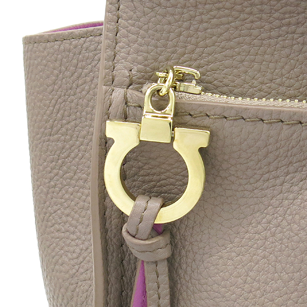 Ferragamo(��󰡸�) 21 F215 ��巹�͸� �ΰ� ������/��ũ �÷� ���̹� ���� ���� ��Ʈ�� ����� �̹���4 - ���̺��� �߰���ǰ