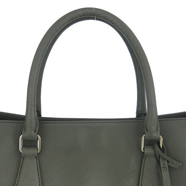 Prada(�����) VA1016 SAFFIANO LUX �׷��� �÷� ���� �ﰢ �ΰ� ��Ʈ�� [���빮��] �̹���4 - ���̺��� �߰���ǰ