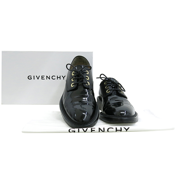 �����  ����