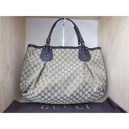 ����  �����