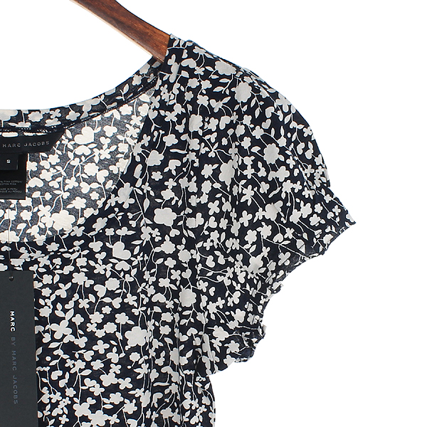 Marc_Jacobs (��ũ���̸�ũ�����߽�) M1121680 ���̺��÷� ȭ��Ʈ �ö������ ���� Ƽ [���빮��] �̹���3 - ���̺��� �߰���ǰ